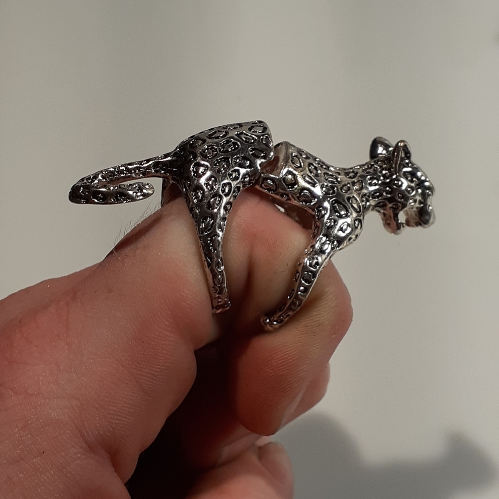 Unique Leopard Ring - Picture 3 of 7